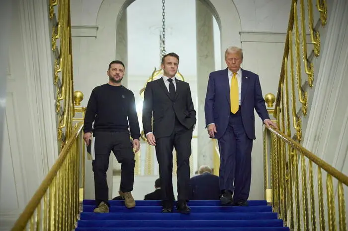 Da sinistra Zelensky, Macron e Trump , EPA