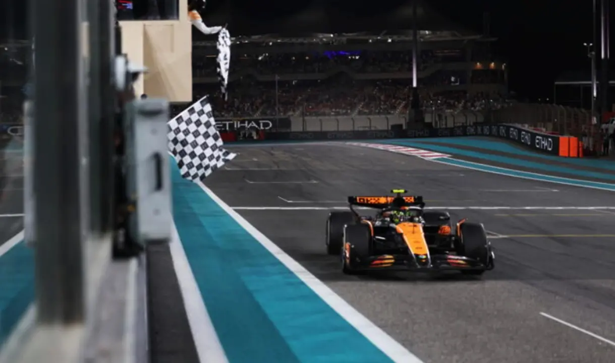 Norris regala alla McLaren il Mondiale costruttori. Delusione per la Ferrari che con Sainz si piazza al secondo posto\n