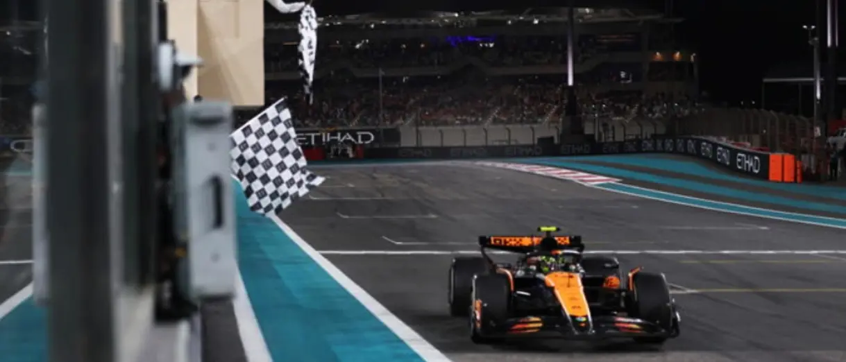 Norris regala alla McLaren il Mondiale costruttori. Delusione per la Ferrari che con Sainz si piazza al secondo posto\n