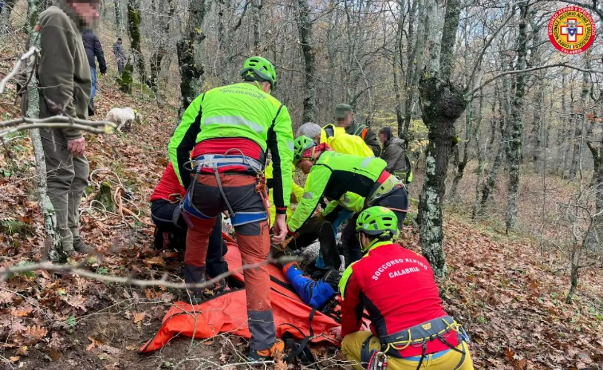 Si ferisce durante una battuta di caccia nel Cosentino, 54enne salvato dai tecnici del soccorso alpino\n
