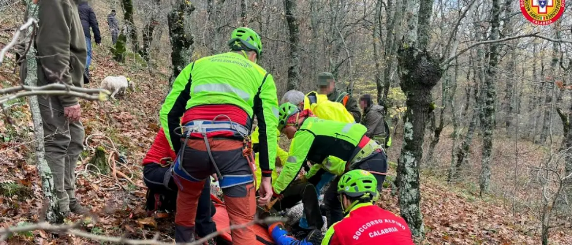 Si ferisce durante una battuta di caccia nel Cosentino, 54enne salvato dai tecnici del soccorso alpino\n