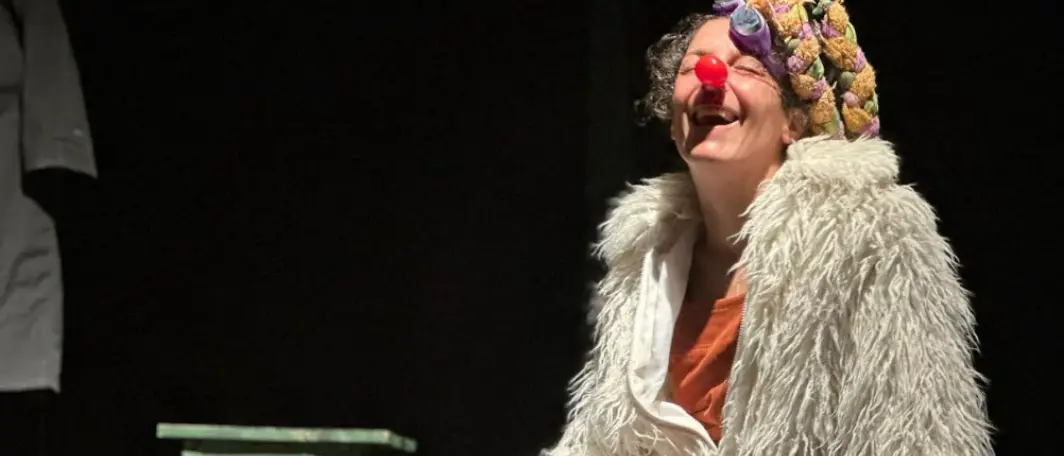 Torna sul palco la compagnia ConimieiOcchi: a Cosenza in scena “La donna che ride”\n