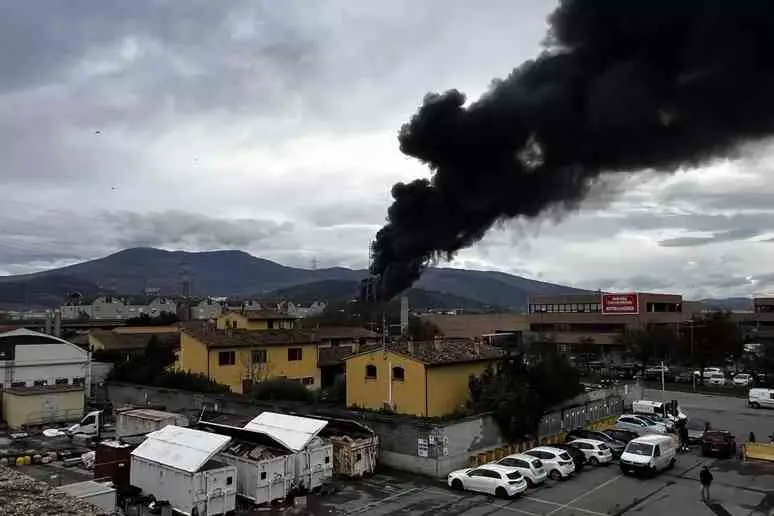 Esplosione in una raffineria a Calenzano in provincia di Firenze:\u00A0due morti,\u00A09 feriti e 3\u00A0dispersi –\u00A0LIVE\n