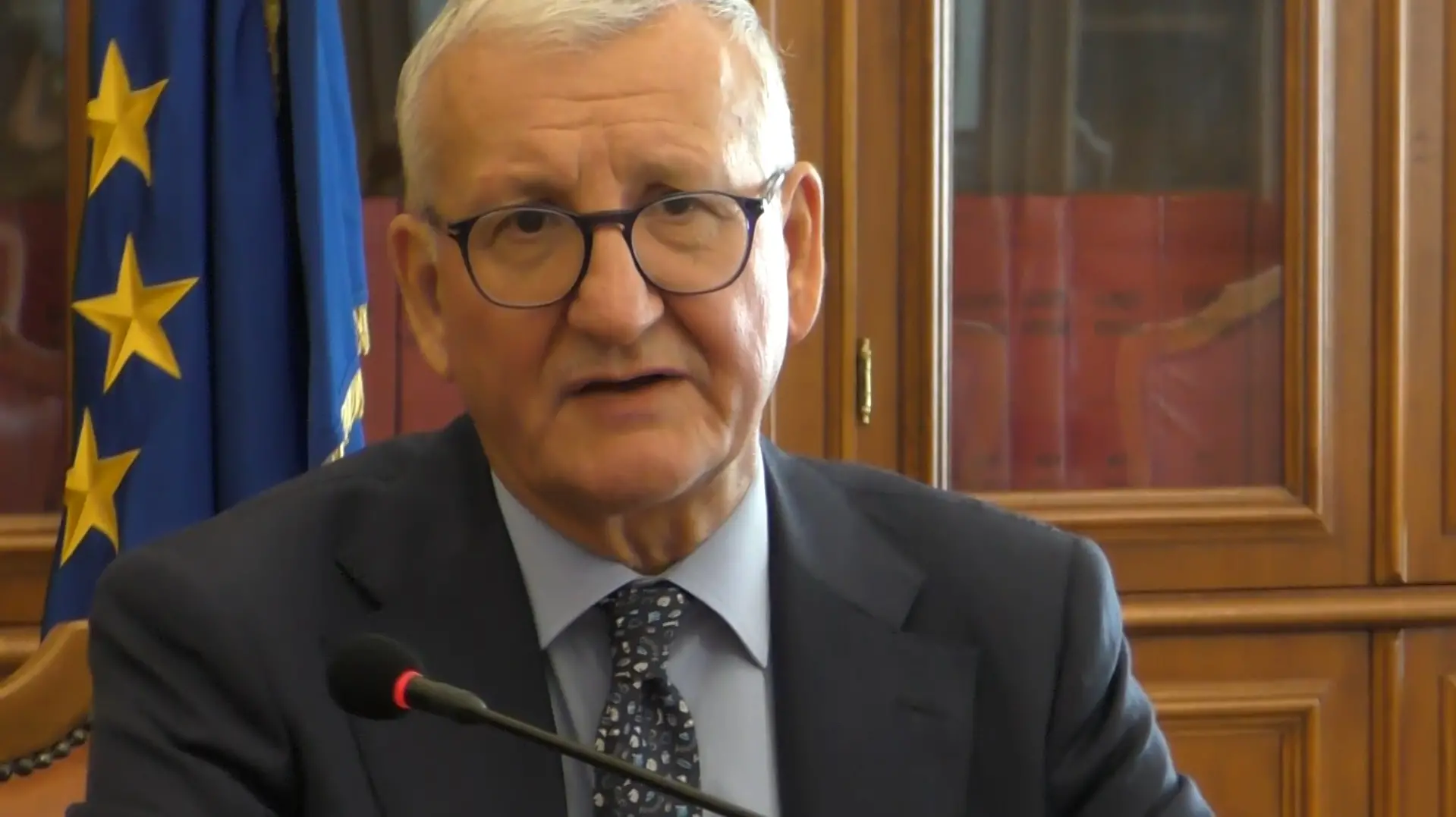 «Non sono un prefetto da scrivania, amo la Calabria e darò tutto me stesso»: De Rosa si insedia a Catanzaro\n