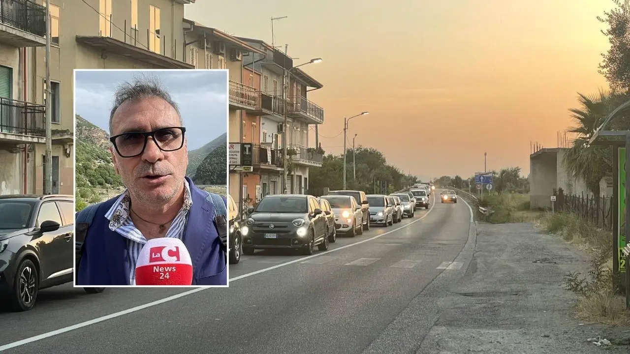 Un tratto di statale 106 a sud di Rossano e, nel riquadro, il coordinatore regionale di Europa Verde/Avs, Giuseppe Campana