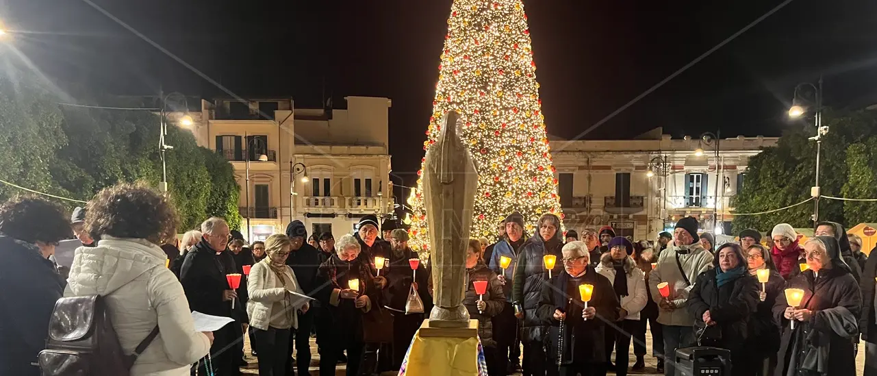 Reggio, in piazza Duomo si accende una luce di speranza per le donne imprigionate nello\u00A0sfruttamento della prostituzione\n