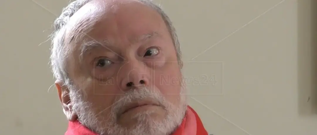 Un’esistenza spesa per gli altri e ora lotta per sopravvivere con la sua disabilità: Tiriolo conferisce la cittadinanza\u00A0a Mimmo Rocca\u00A0\n