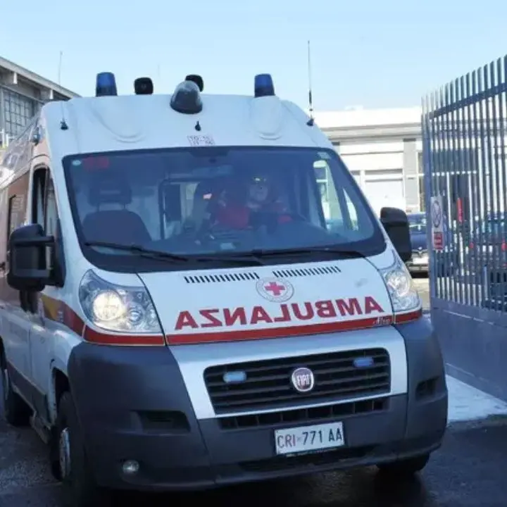 Incidente sul lavoro nel Lazio, due operai cadono da un tetto: uno è morto