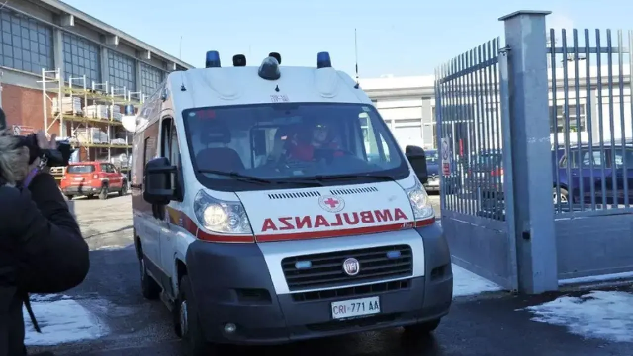 Incidente sul lavoro nel Lazio, due operai cadono da un tetto: uno è morto