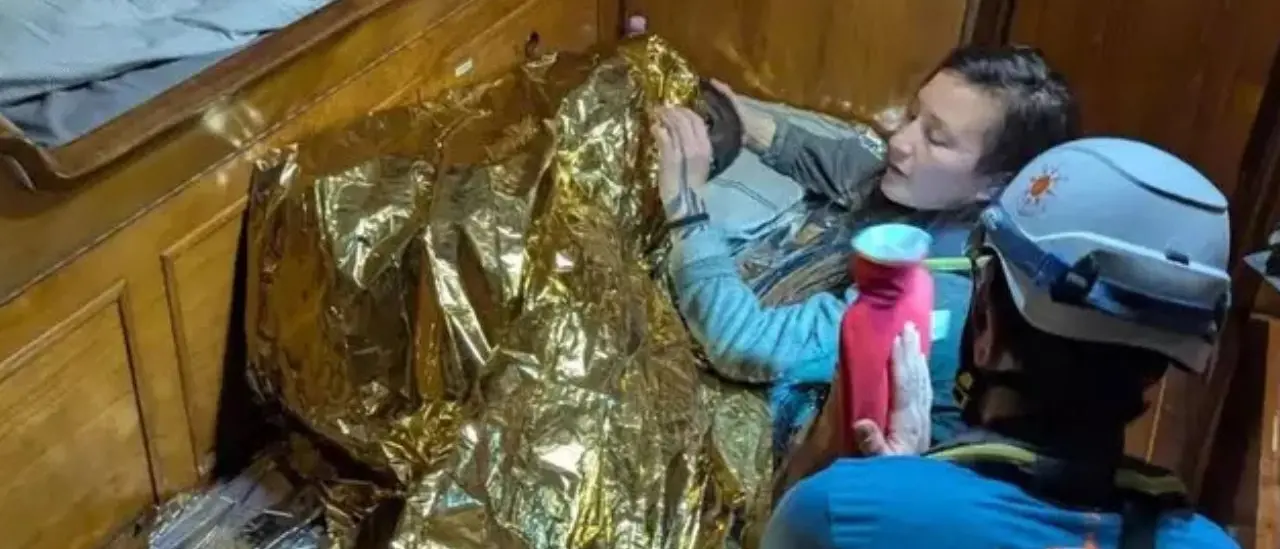 Per due giorni aggrappata a un salvagente in mare, salva bambina di 11 anni. È l’unica sopravvissuta di un naufragio\n