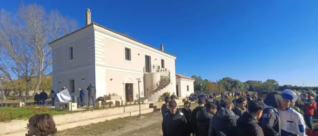 Isola Capo Rizzuto, un bene confiscato alla ‘Ndrangheta ospiterà un laboratorio di cucina a Km 0\n
