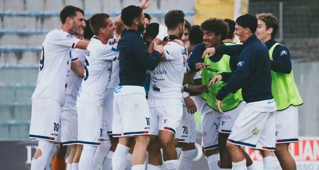 Serie D, la Vibonese può riaprire il campionato nel big match contro il Siracusa. Sambiase e Reggina seguono interessate e cercano i tre punti