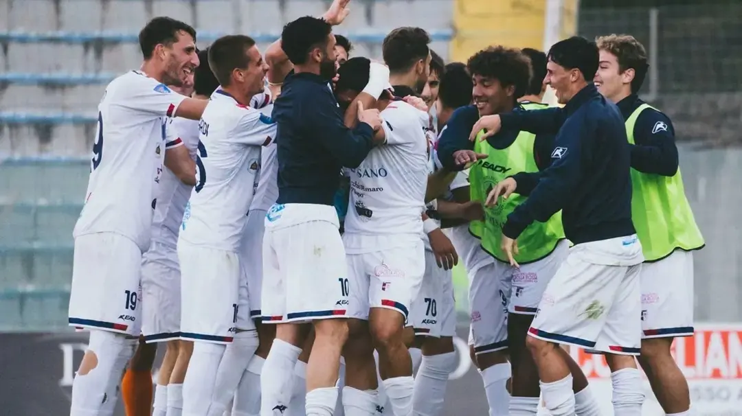 Serie D, la Vibonese può riaprire il campionato nel big match contro il Siracusa. Sambiase e Reggina seguono interessate e cercano i tre punti