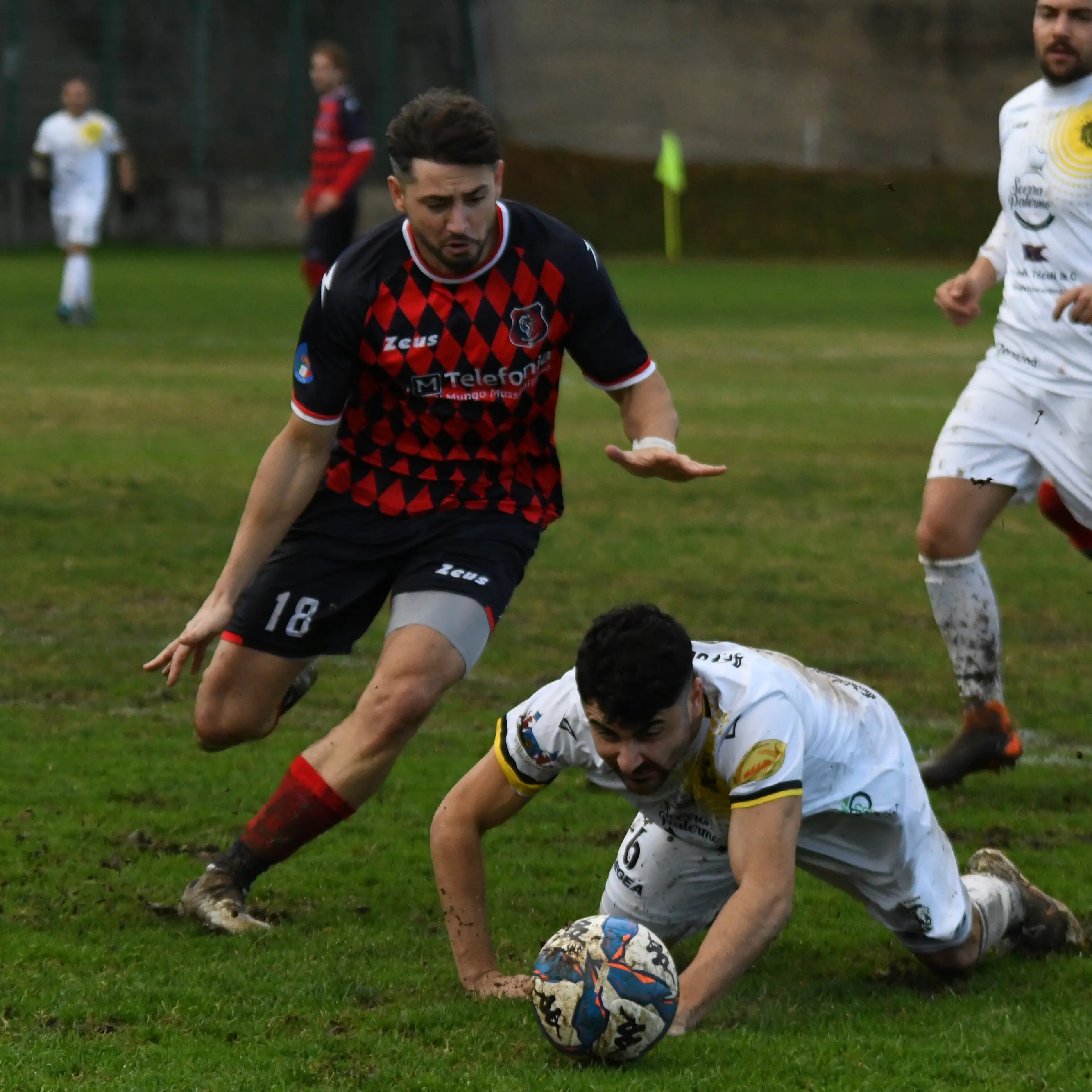 Promozione A, testa coda tra DB Rossoblù Luzzi e Soccer Montalto. Altomonte-Cotronei, sfida play off\n
