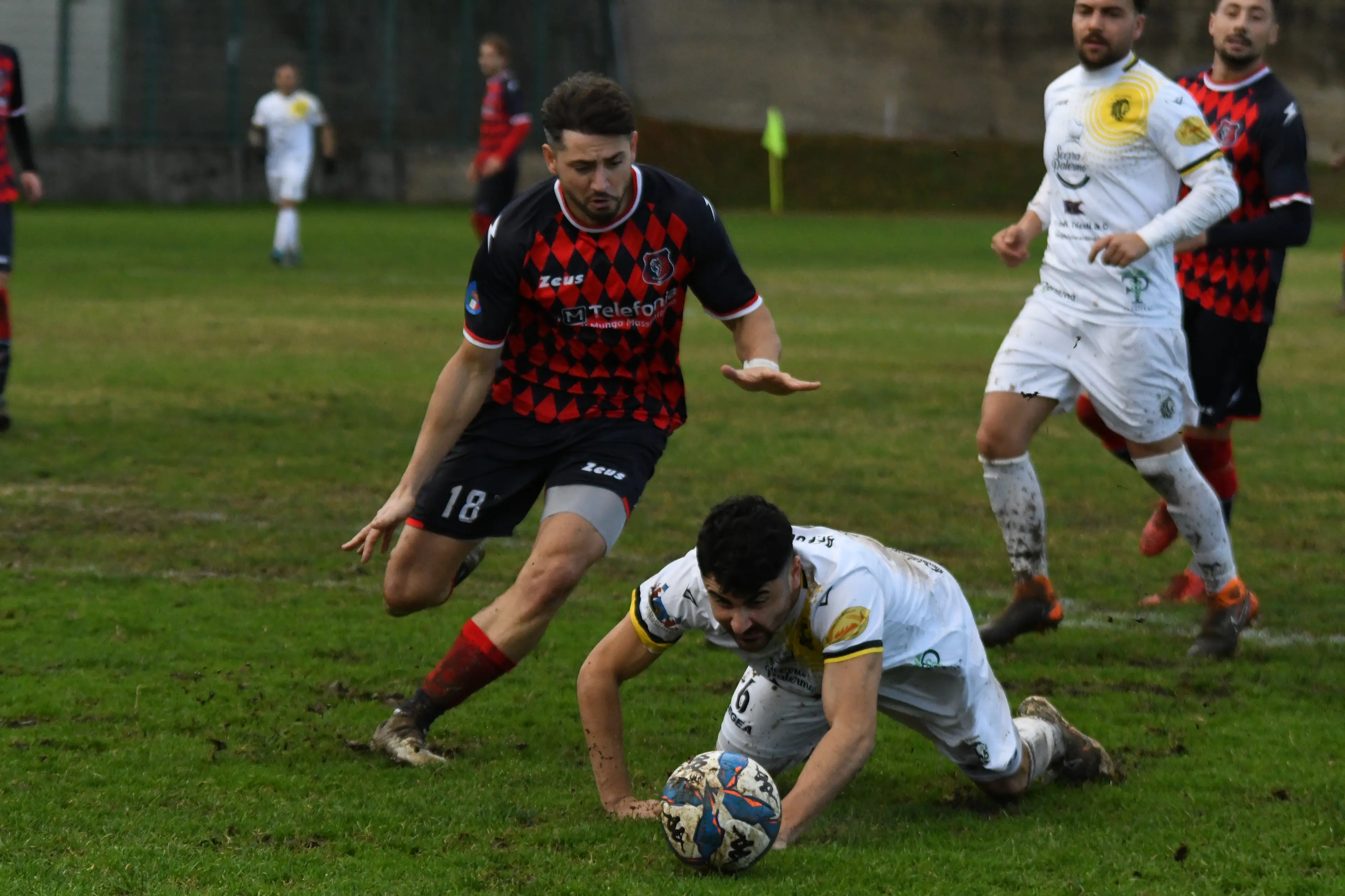 Promozione A, testa coda tra DB Rossoblù Luzzi e Soccer Montalto. Altomonte-Cotronei, sfida play off\n