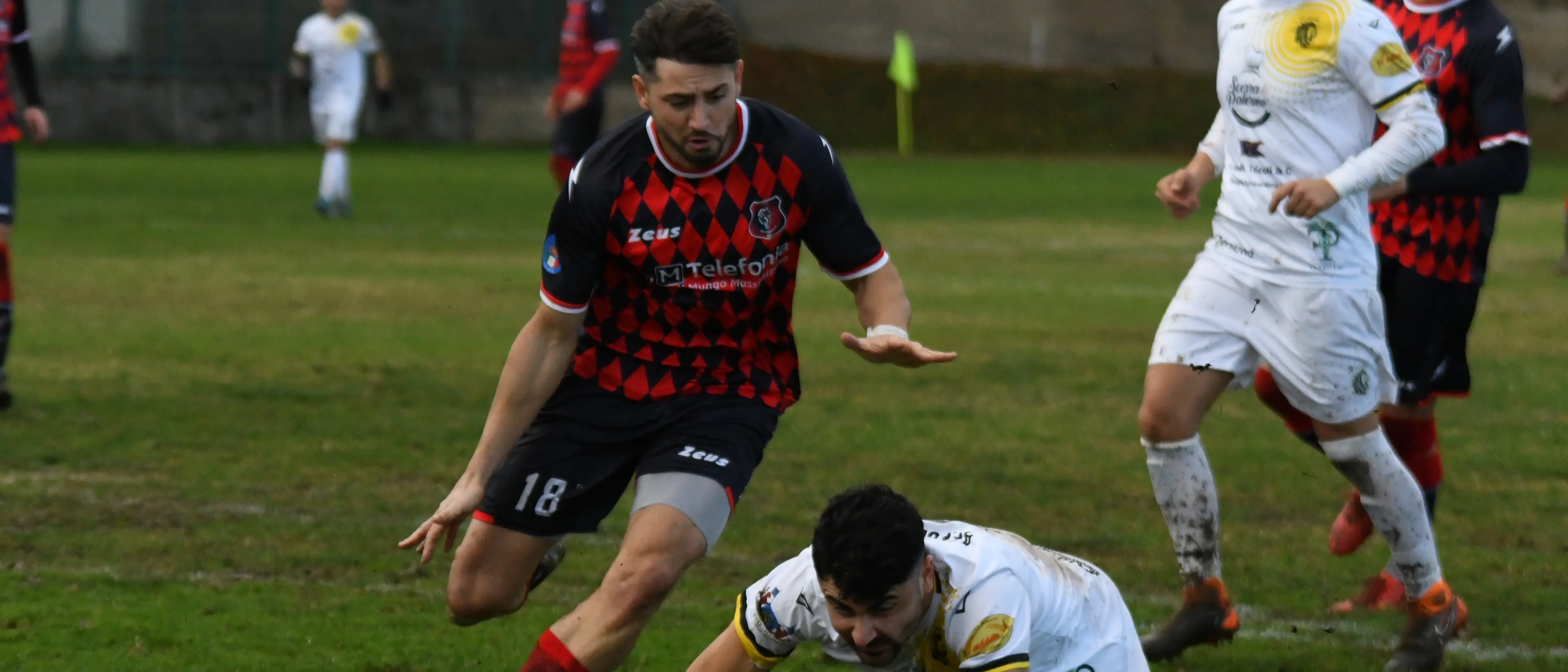 Promozione A, testa coda tra DB Rossoblù Luzzi e Soccer Montalto. Altomonte-Cotronei, sfida play off\n