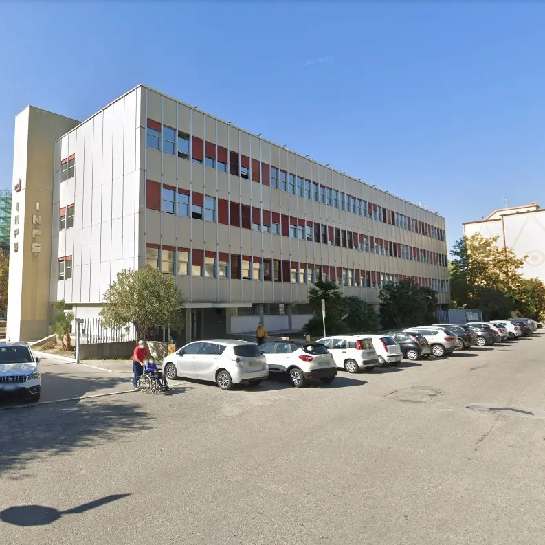 Crotone, per nove anni ha diretto l’Inps provinciale senza averne i titoli: condannata per truffa