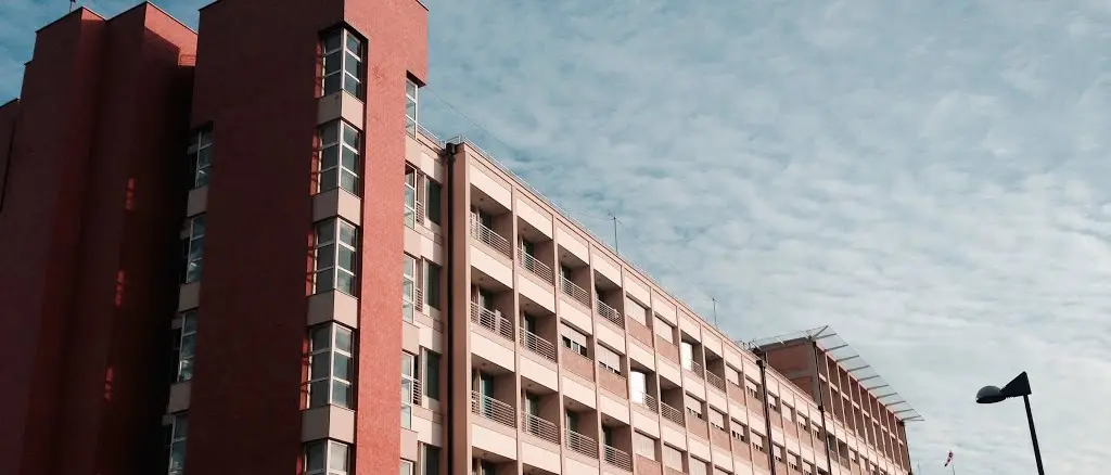 Esplosione del termocamino a Corigliano Rossano, l’anziana travolta dalle fiamme non ce l’ha fatta\n