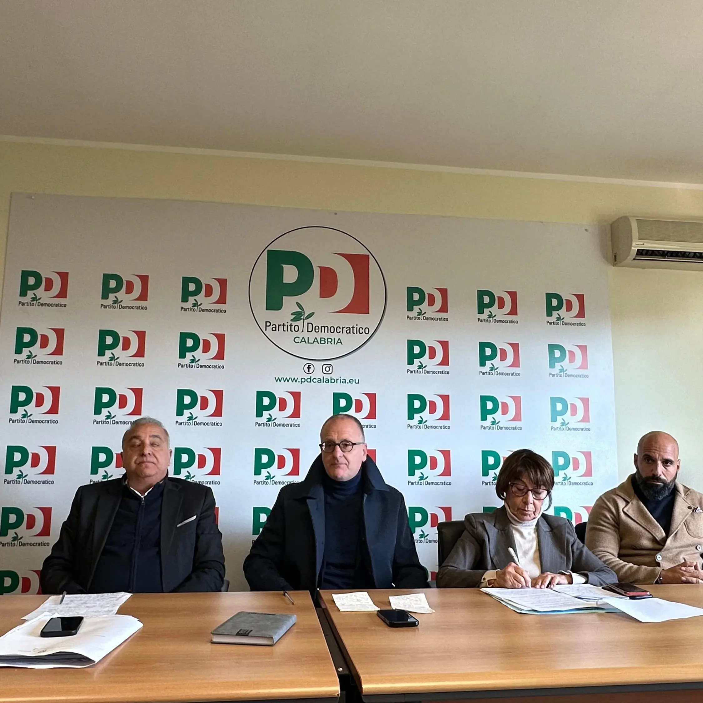 «Il miracolo calabrese è un’invenzione di Occhiuto»: l’affondo del Pd che vuole cambiare la legge elettorale\n
