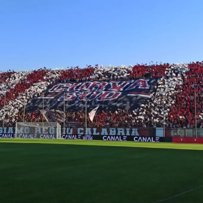 Marchio conteso e merchandising “alternativo”: il paradosso dell’altra Reggina