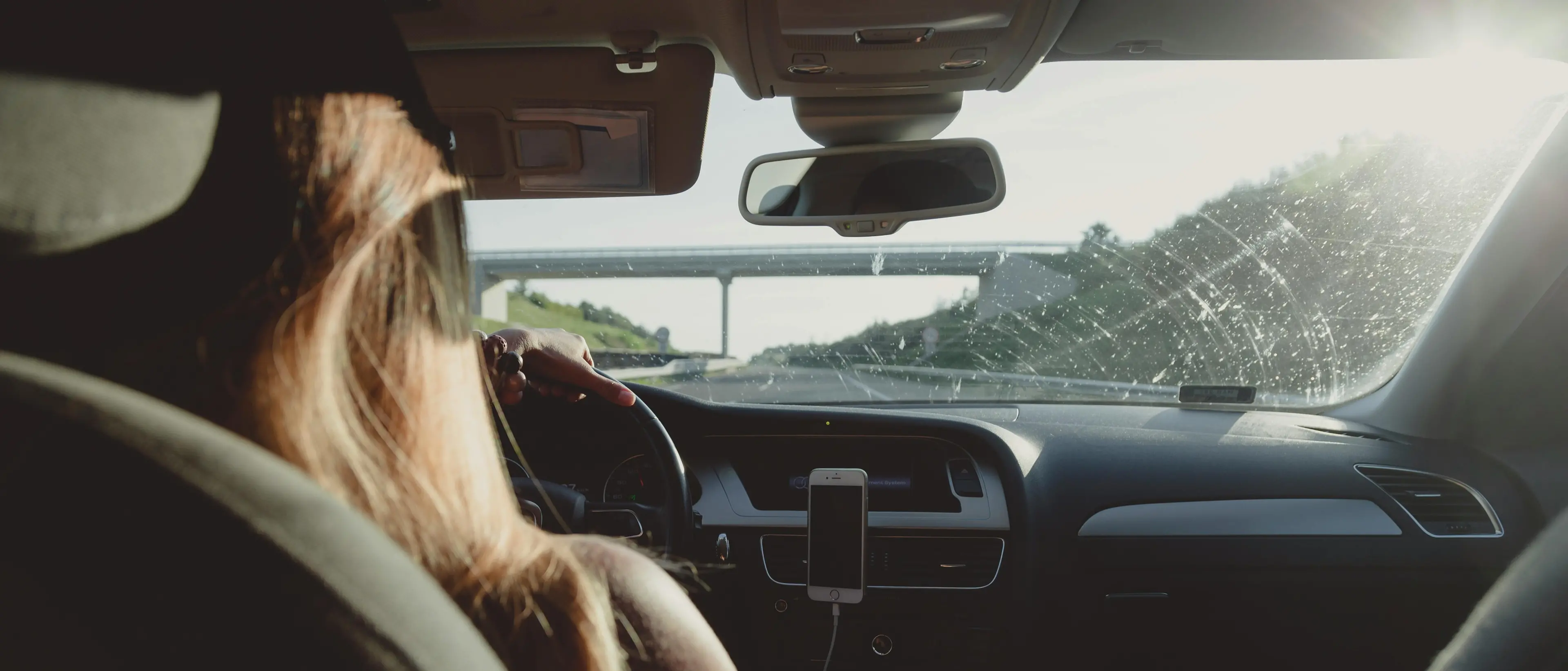 Dalla stretta sui telefonini agli obblighi per\u00A0i monopattini: entra in vigore oggi il nuovo Codice della strada\n