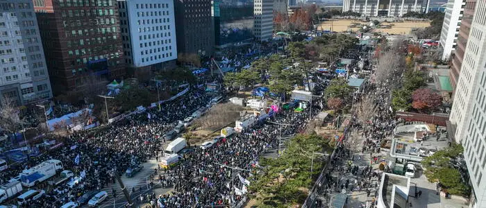 Il Parlamento di Seul approva l’impeachment contro il presidente Yoon: sarà sospeso dalle sue funzioni