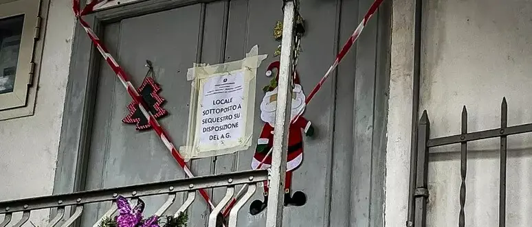 Tragedia in provincia di Napoli: bimba di 4 anni muore cadendo da una scala in casa