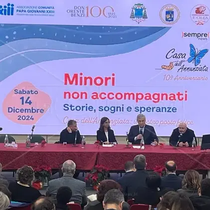 Tajani a Reggio: «Integrare i minori stranieri attraverso la scuola è essenziale. Lavorerò per lo Ius Italiae»