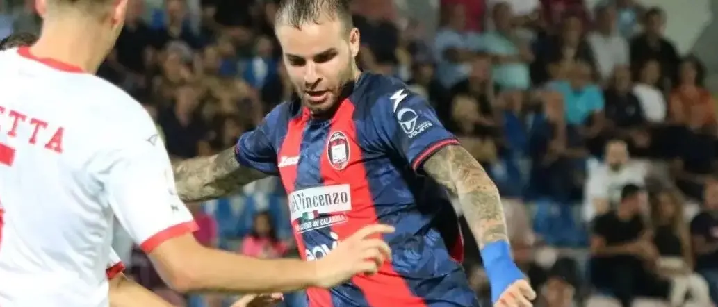 Crotone, a Torre del Greco è gara vera per un solo tempo: gli Squali rifilano cinque reti alla Turris\n