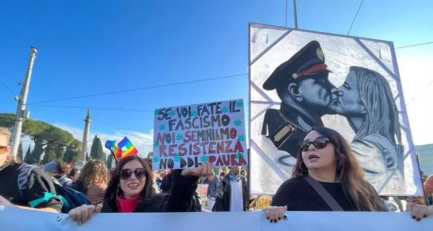 Ddl sicurezza, corteo di protesta a Roma:\u00A0«Siamo in 100mila»\n