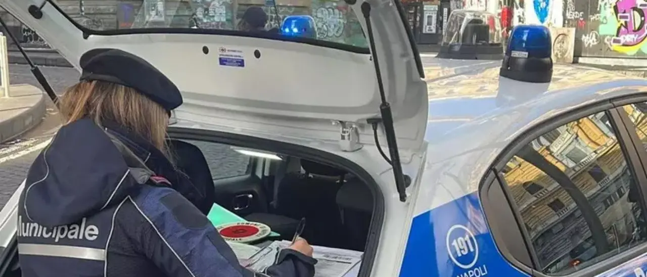 Nuovo codice della strada, scattano le prime multe.\u00A0Vasco Rossi ironizza: «Se avete fumato una canna una settimana prima vi arrestano»\n