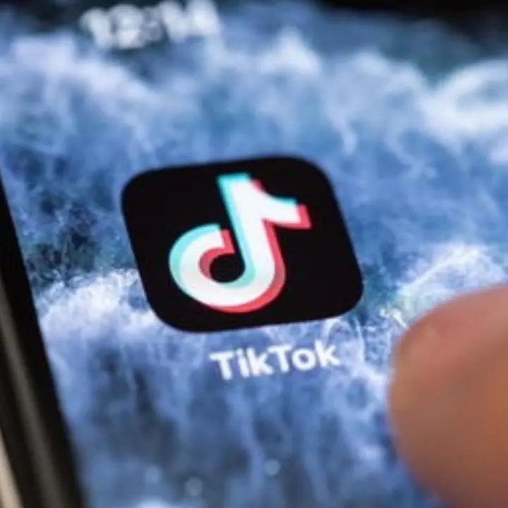 Napoli, evade dai domiciliari e posta le “uscite” su TikTok: arrestato 56enne\n