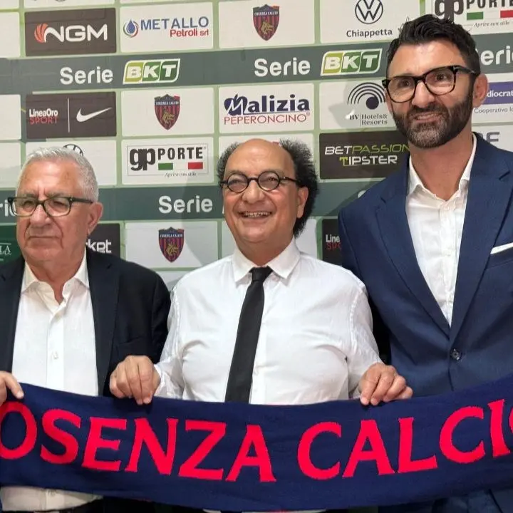 Cosenza Calcio:\u00A0tra errori societari, sviste arbitrali e scelte tecniche. Ecco\u00A0cosa non va nella stagione dei rossoblù\n