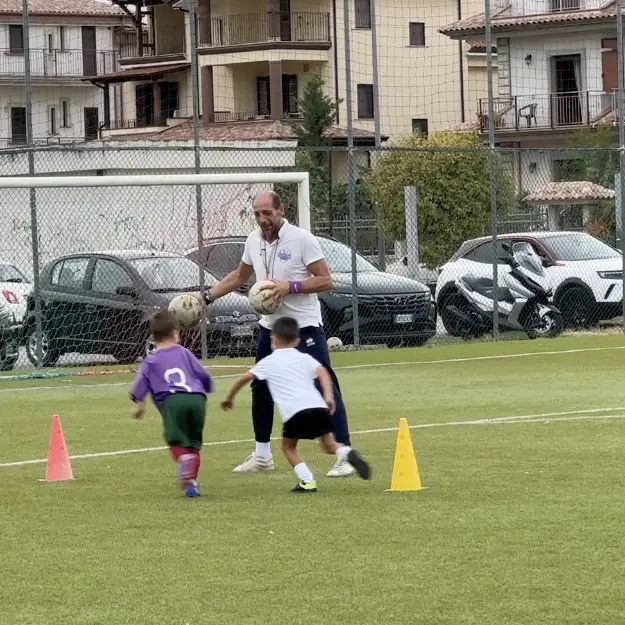 Corigliano Rossano, contesta la posizione del figlio piccolo in campo e massacra di botte l’allenatore Morfù della scuola calcio\n