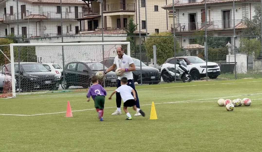 Corigliano Rossano, contesta la posizione del figlio piccolo in campo e massacra di botte l’allenatore Morfù della scuola calcio\n