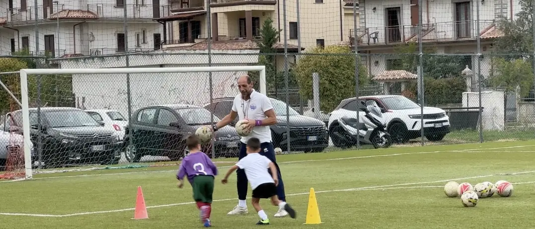 Corigliano Rossano, contesta la posizione del figlio piccolo in campo e massacra di botte l’allenatore Morfù della scuola calcio\n