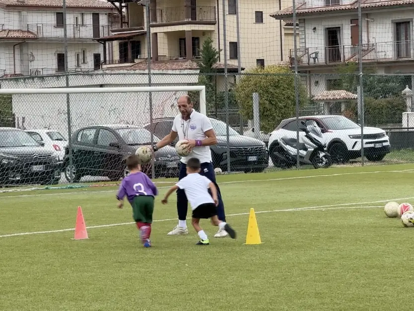 Corigliano Rossano, contesta la posizione del figlio piccolo in campo e massacra di botte l’allenatore Morfù della scuola calcio