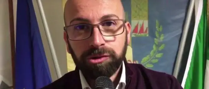 Marina di Gioiosa, in fiamme l’auto dell’ex sindaco Domenico Vestito: indagini in corso