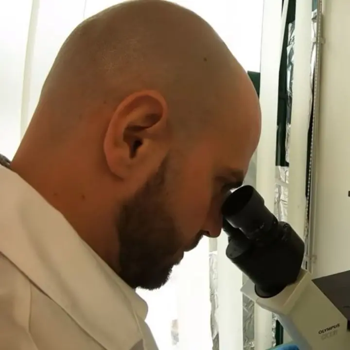 Marco Fiorillo, altro cervello di ritorno all’Unical: con le sue ricerche ha contribuito alla scoperta di nuovi farmaci contro il tumore ai polmoni\n