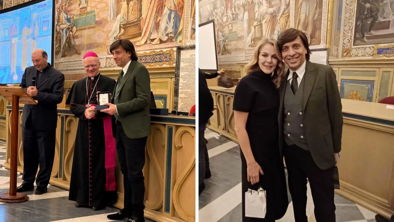 Il momento della premiazione di Anton Giulio Grande, nel riquadro con l\\'attrice Claudia Gerini