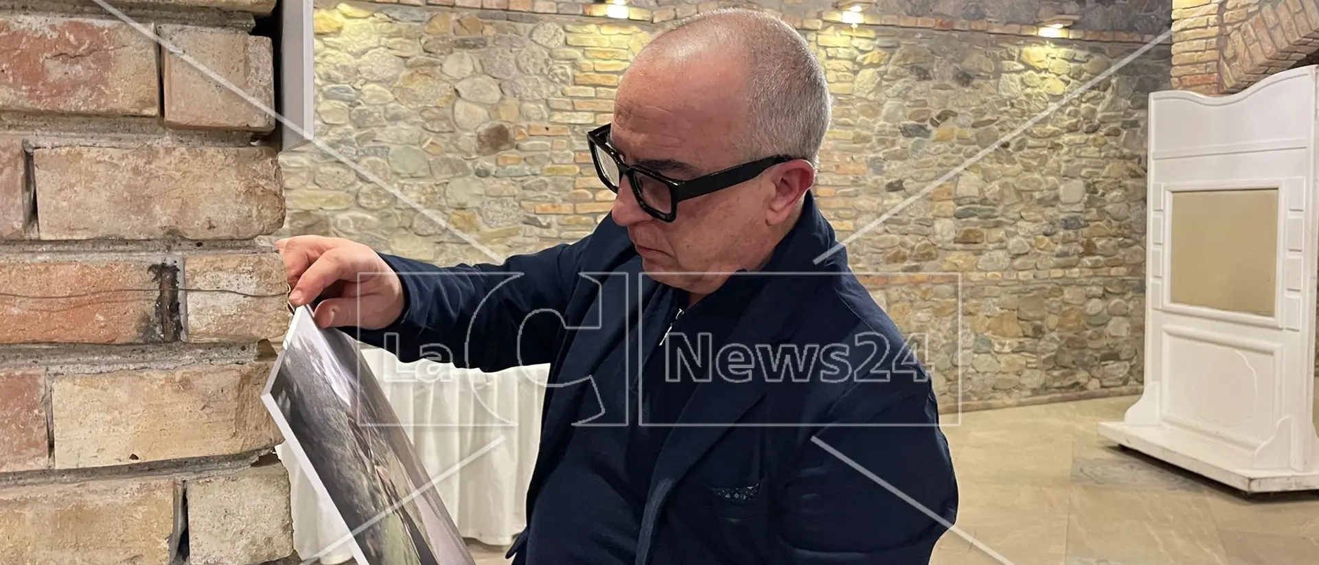 Dalla stagione dei sequestri alle speranze di oggi, a Roccella in mostra gli scatti di Gigi Romano\n