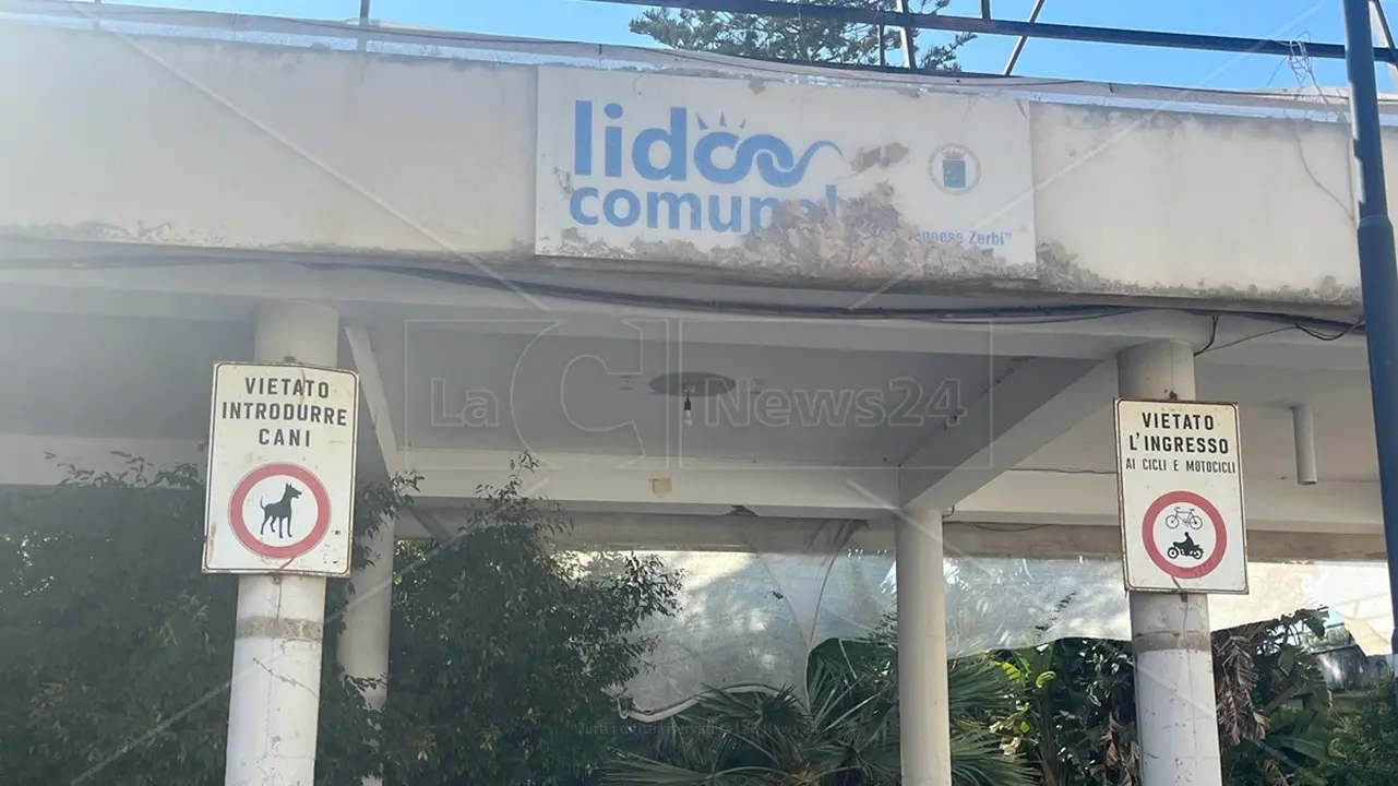 <p>Lido Comunale Reggio Calabria</p>\\n