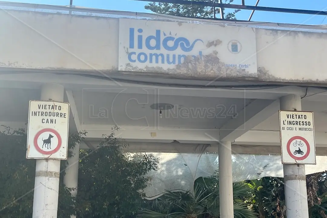 <p>Lido Comunale Reggio Calabria</p>\\n