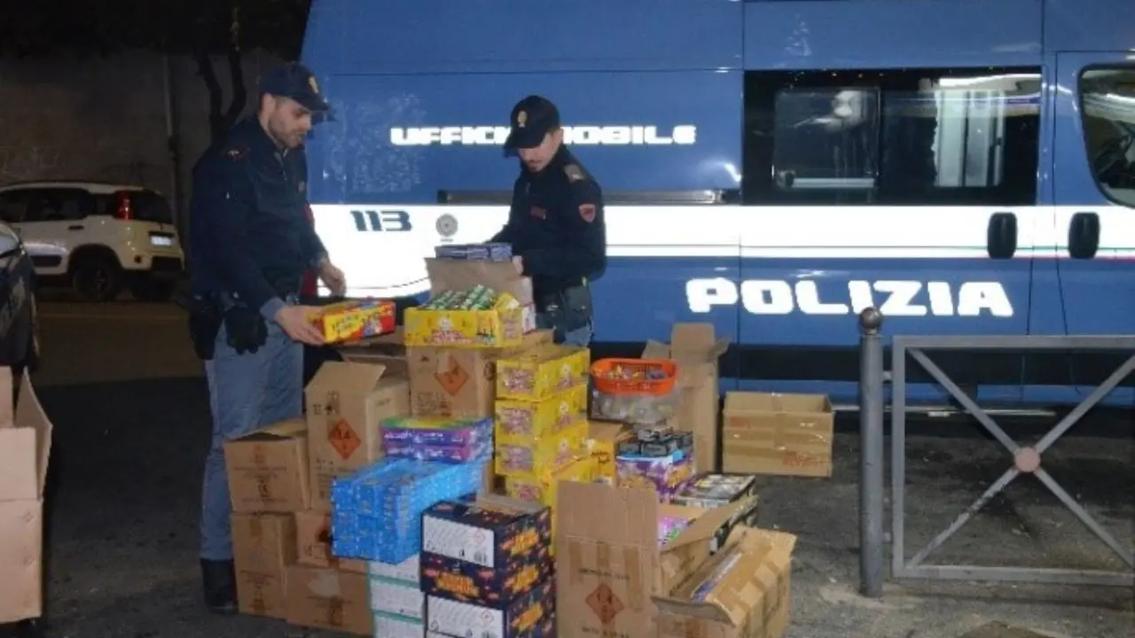 Crotone, sequestrati 300 chili di fuochi pirotecnici illegali: un arresto\n