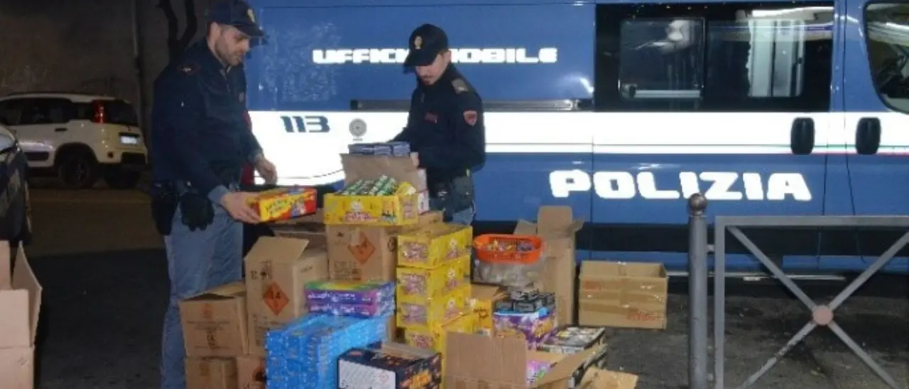 Crotone, sequestrati 300 chili di fuochi pirotecnici illegali: un arresto\n
