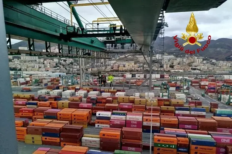 Operaio muore schiacciato al porto di Genova, proclamato lo sciopero: si ferma tutto per 24 ore