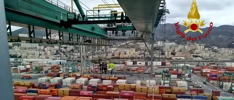 Operaio muore schiacciato al porto di Genova, proclamato lo sciopero: si ferma tutto per 24 ore