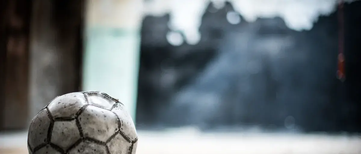 Allenatore aggredito a Corigliano Rossano, la verità del genitore accusato da Morfù: «Nessun attacco, solo difesa di mio figlio»\n