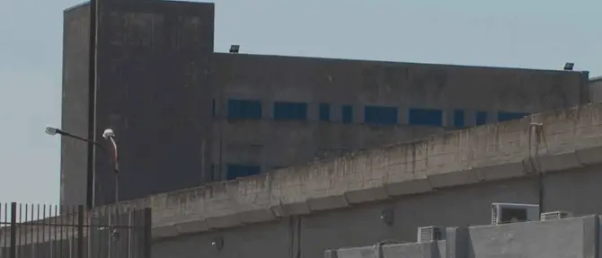 Droga e cellulari nel carcere di Catanzaro, a processo l’ex direttrice e l’ex comandante della penitenziaria