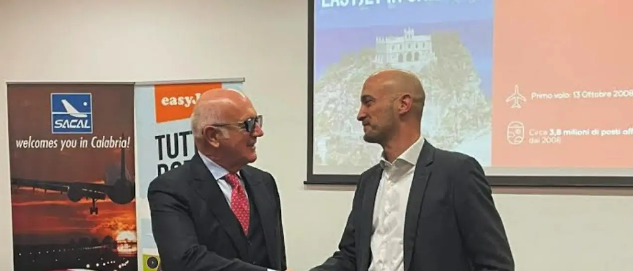 Nuova rotta Lamezia-Parigi Orly: dopo il volo per Nizza la compagnia aerea easyJet rilancia le offerte per l’estate\n